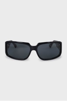 Black frame sunglasses with wide temples