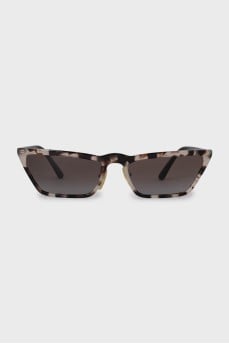 Sunglasses with gray gradient lenses