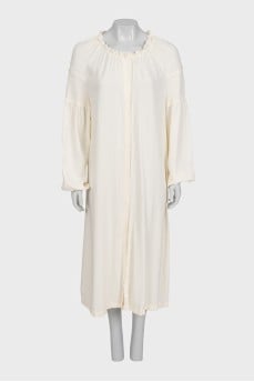 Loose-fitting dress with buttons and long sleeves