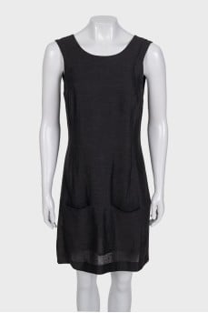Black sleeveless straight-cut dress