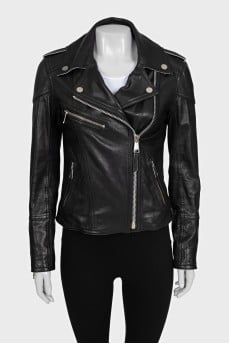 Fitted leather jacket with pockets