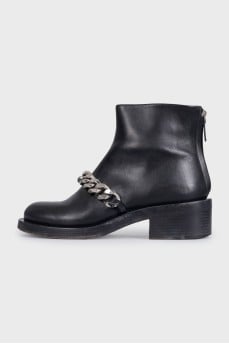 Black leather boots with a silver chain