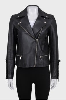 Leather jacket with ruffles on the sleeves