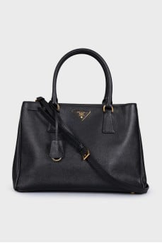 Кожаный тоут Saffiano черного цвета