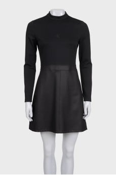 Fitted dress with black sleeves