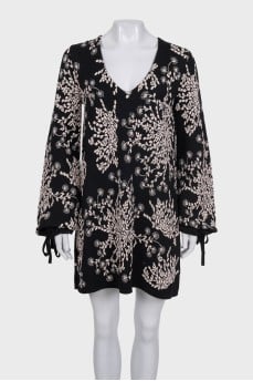 Black dress with a voluminous pattern
