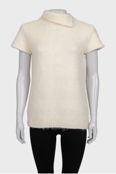 White sweater with short sleeves