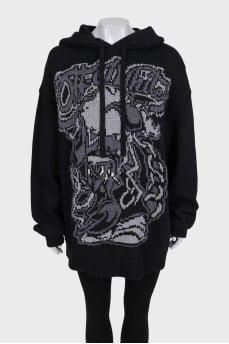 Oversized, elongated hoodie with a printed pattern