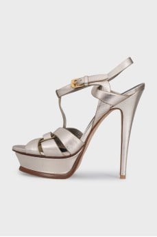 Tribute sandals in gold leather