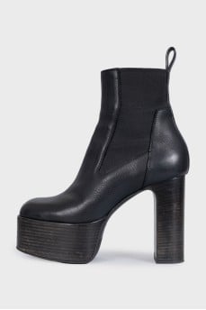 Leather ankle boots with a chunky heel and sole