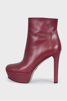 Leather ankle boots with heels and high soles