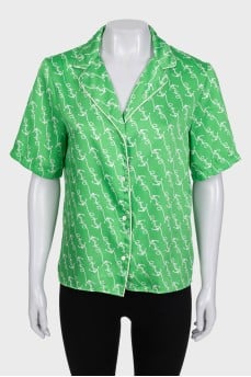 Green short-sleeved printed shirt