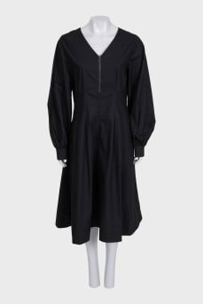 Fitted dress with front zip and tag