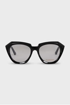 Black glasses with a round frame