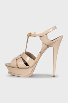 Tribute beige patent leather sandals