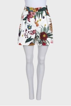 White shorts with a floral print