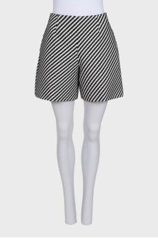 Straight shorts in a black and white print