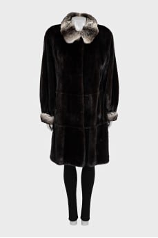 Straight-cut mink coat with a contrast collar