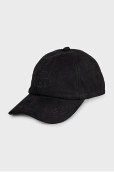 Men's black cap with tag