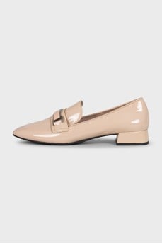 Beige patent leather loafers