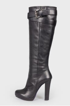 High leather boots with buckle