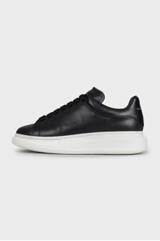 Men's black sneakers with a chunky sole