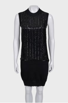 Black sleeveless dress with decoration