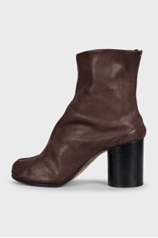 Tabi brown leather ankle boots