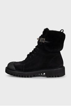Black suede boots with fur