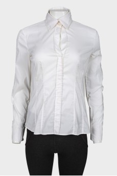 A fitted classic shirt