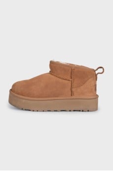 Insulated brown suede boots