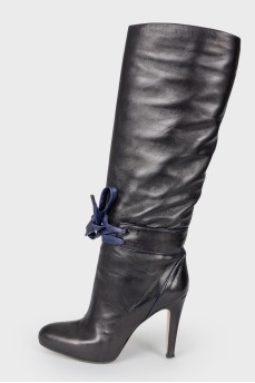 High boots with blue lacing