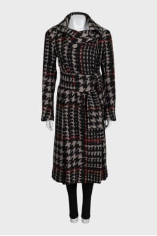 Black fitted coat with a printed belt
