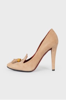 Suede shoes with tassels in the front