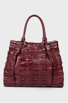 Wine shade bag with ruffles