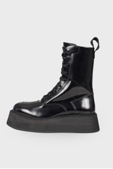 Massive platform shoes with tag