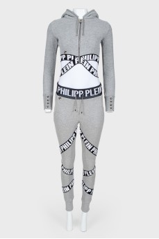Sporty suit with a shortened hoodie