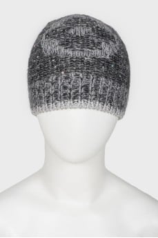 Cap with a brand's logo and sequins