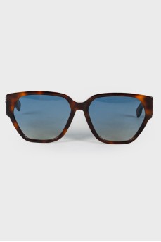 Sunglasses with blue lenses