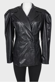 Buttoned leather jacket