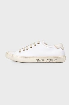 White textile sneakers with tag