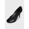 Patent leather black shoes with gold trim