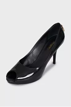 Patent leather black shoes with gold trim
