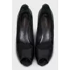 Patent leather black shoes with gold trim