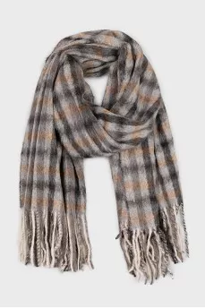 Long pile scarf with a plaid print