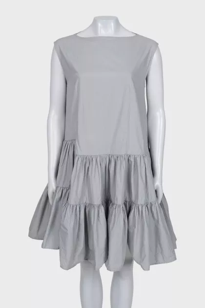 Loose-fitting dress with a flounce