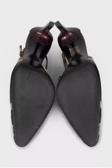 Sandals made of genuine leather and textile