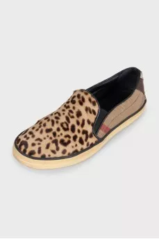 Slip-ons made of textile and long-haired leather
