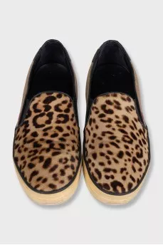 Slip-ons made of textile and long-haired leather