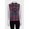 Straight-cut top with a checkered print